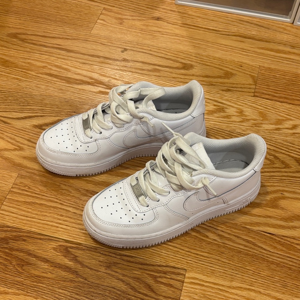 Nike Air Force - White Low-Top Sneakers